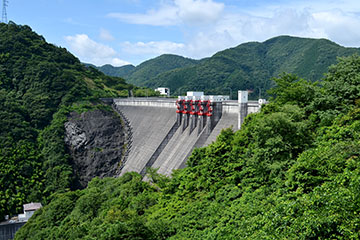 弥栄ダム